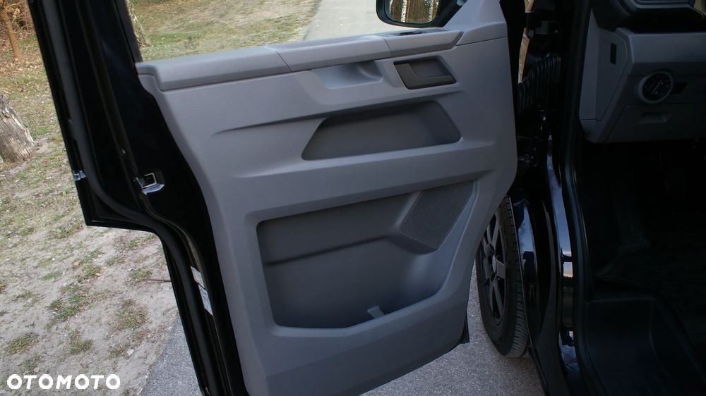 Volkswagen Caravelle - 10