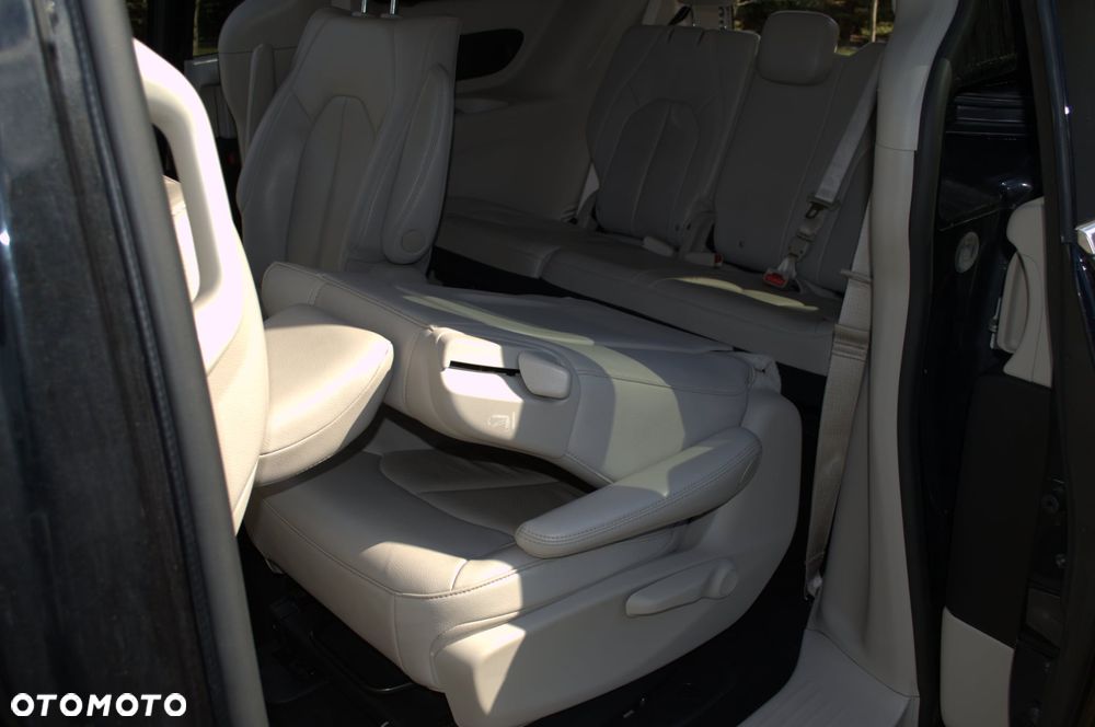 Chrysler Pacifica - 14