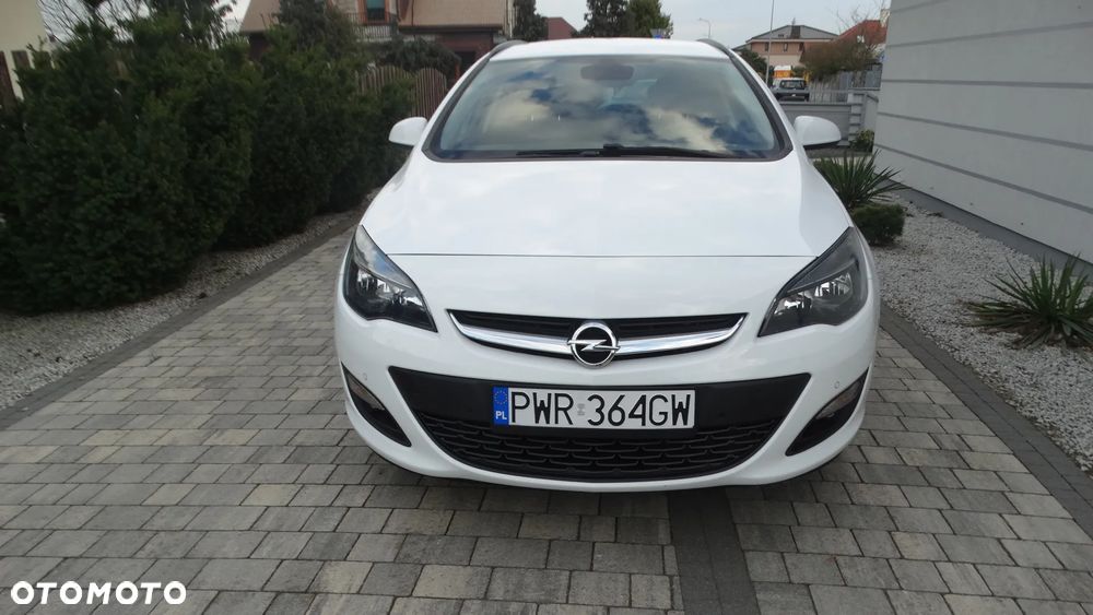Opel Astra 1.4 Turbo Exklusiv - 2