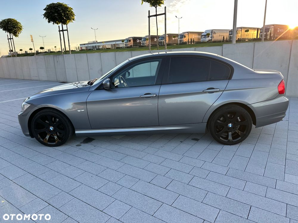BMW 3 Series 2011 photo 5