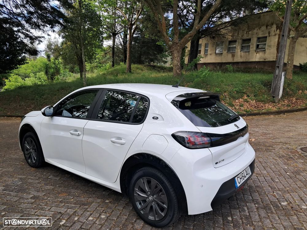 Peugeot e-208 Allure Pack - 4