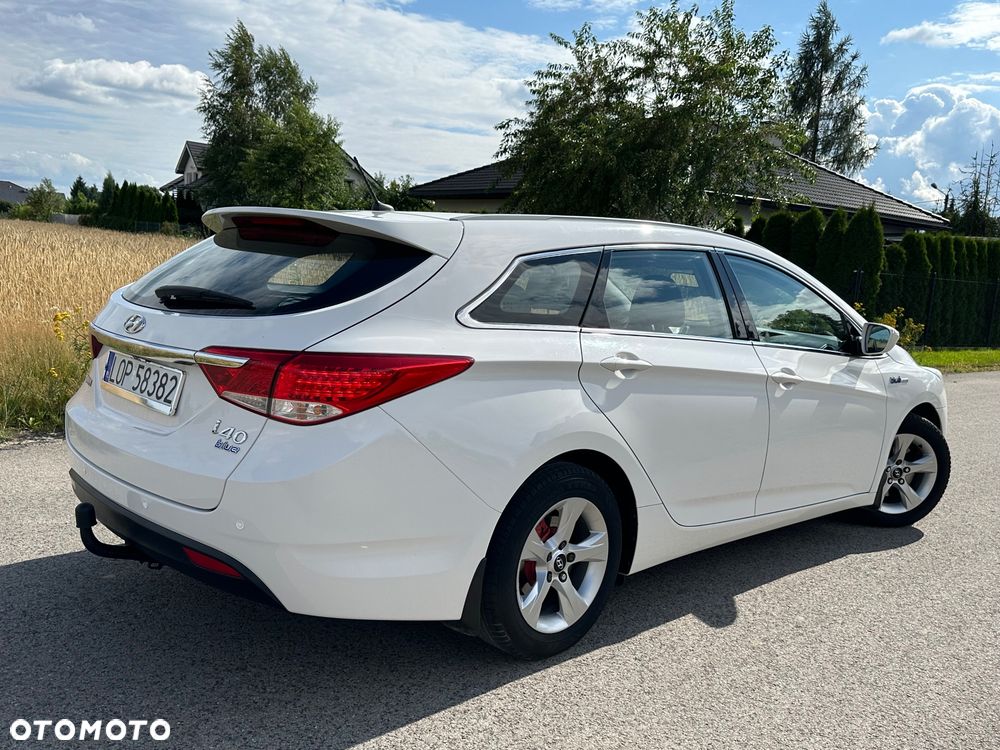 Hyundai i40 Kombi blue 1.6 Family - 17