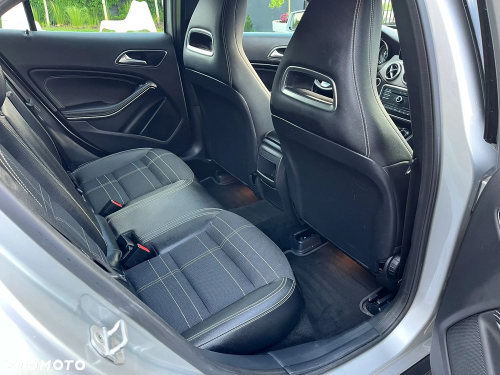 Mercedes-Benz GLA 180 - 18
