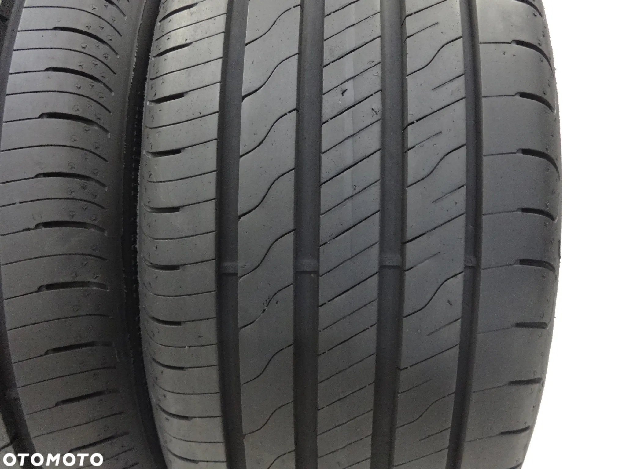 215/45/16 Goodyear EfficientGrip Performance 2 - 3
