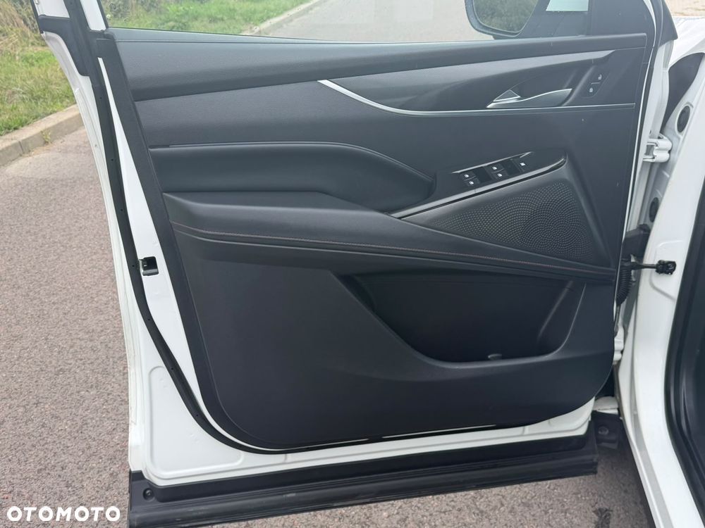 Maxus Euniq 6 - 16