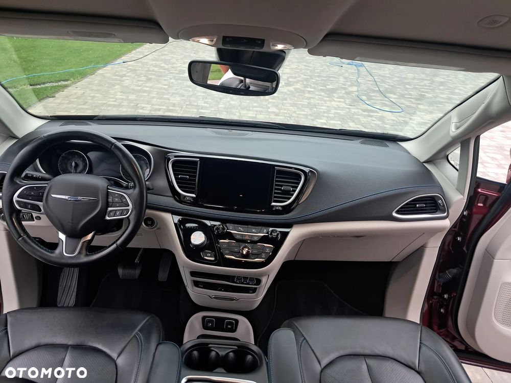 Chrysler Pacifica - 12