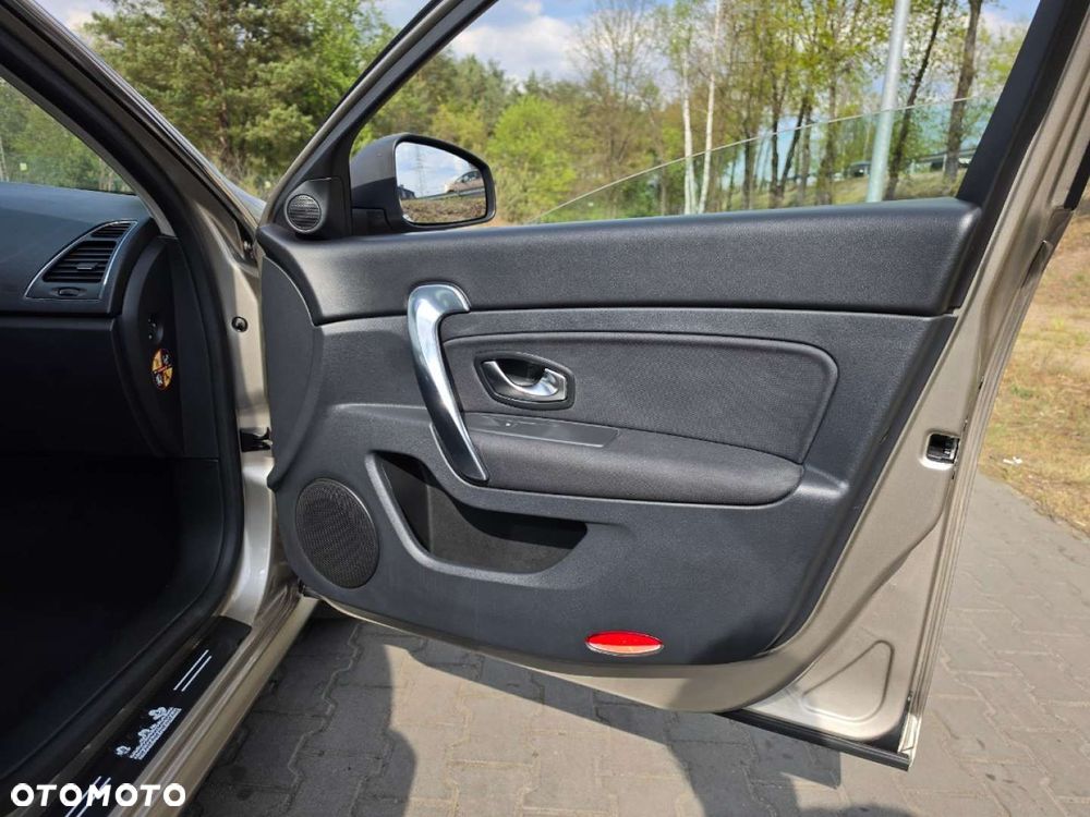 Renault Latitude - 11
