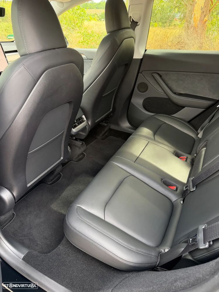 Tesla Model Y Long Range Dual Motor AWD - 6
