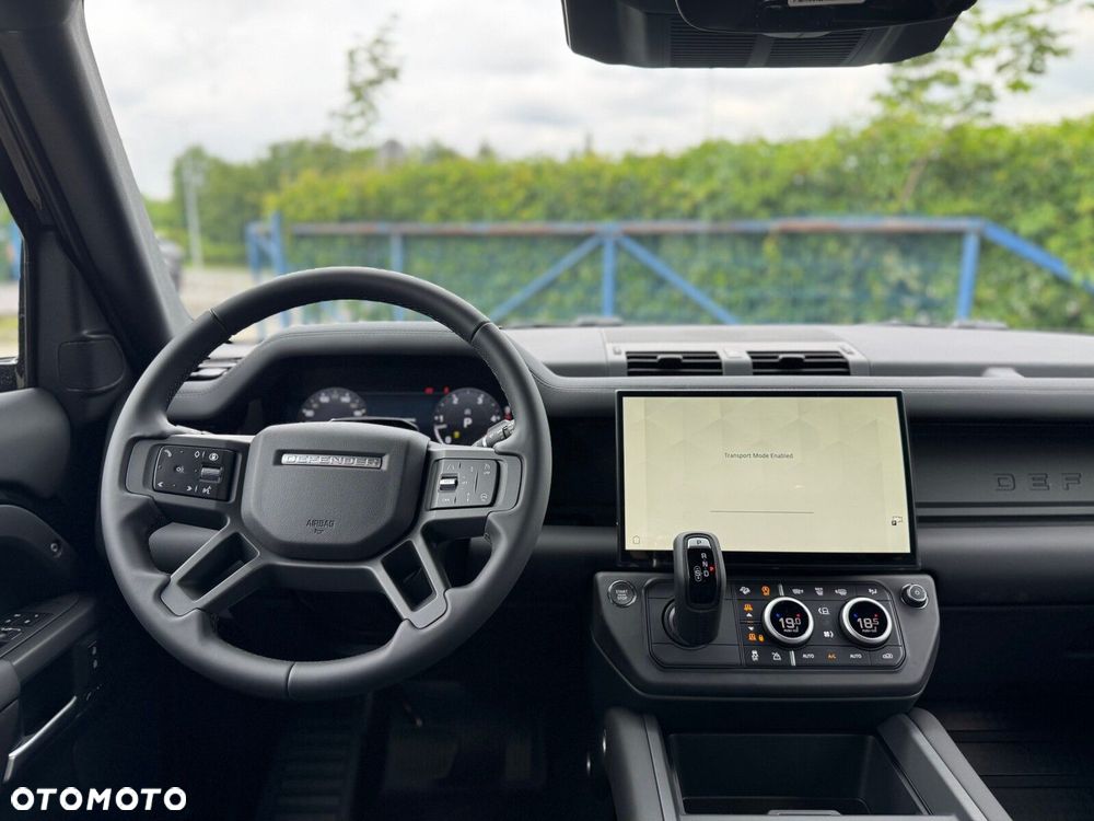 Land Rover Defender - 18