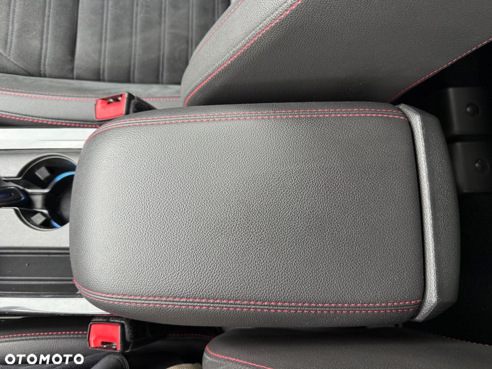 Ford Kuga 2.0 TDCi 4x4 ST-Line - 32