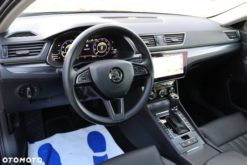 Skoda Superb 2.0 TDI DSG Premium Edition - 19