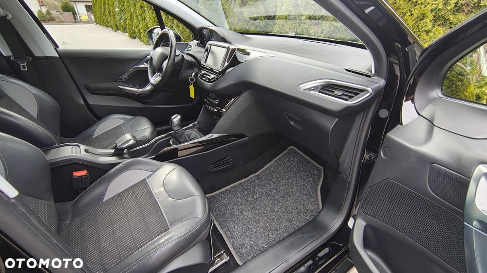 Peugeot 2008 1.6 BlueHDi Allure S&S - 22