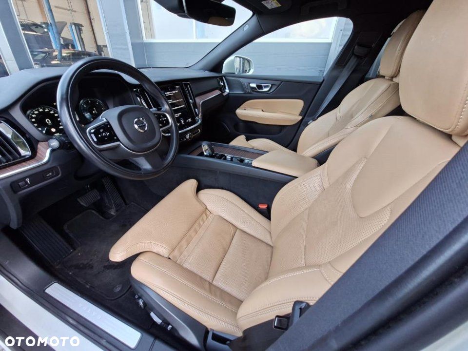 Volvo V60 Cross Country - 11