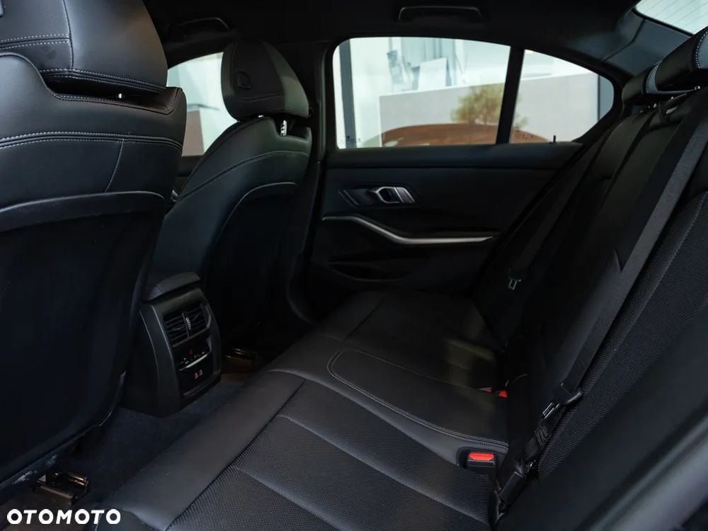 BMW Seria 3 318i - 13