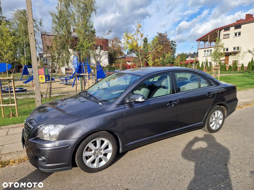 Toyota Avensis - 1