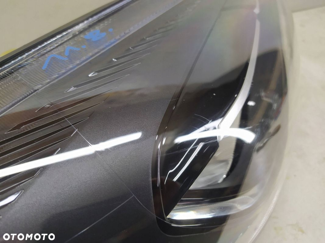 Ford Fiesta MK8 17- prawa lampa przednia przód reflektor - 5