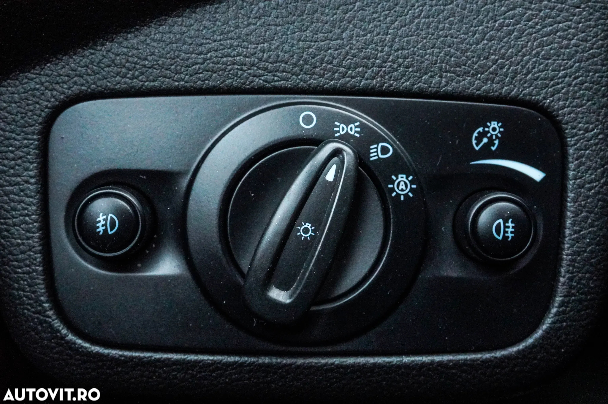 Ford Kuga 2.0 TDCi 4WD Powershift ST-Line - 34