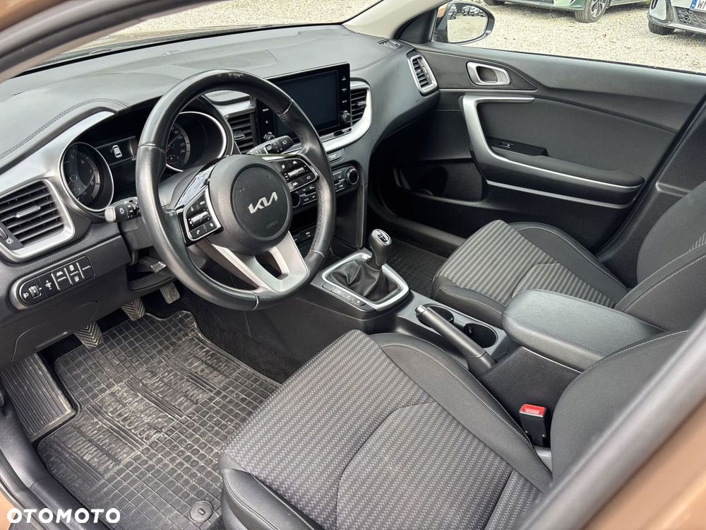 Kia Ceed 1.5 T-GDI M - 11