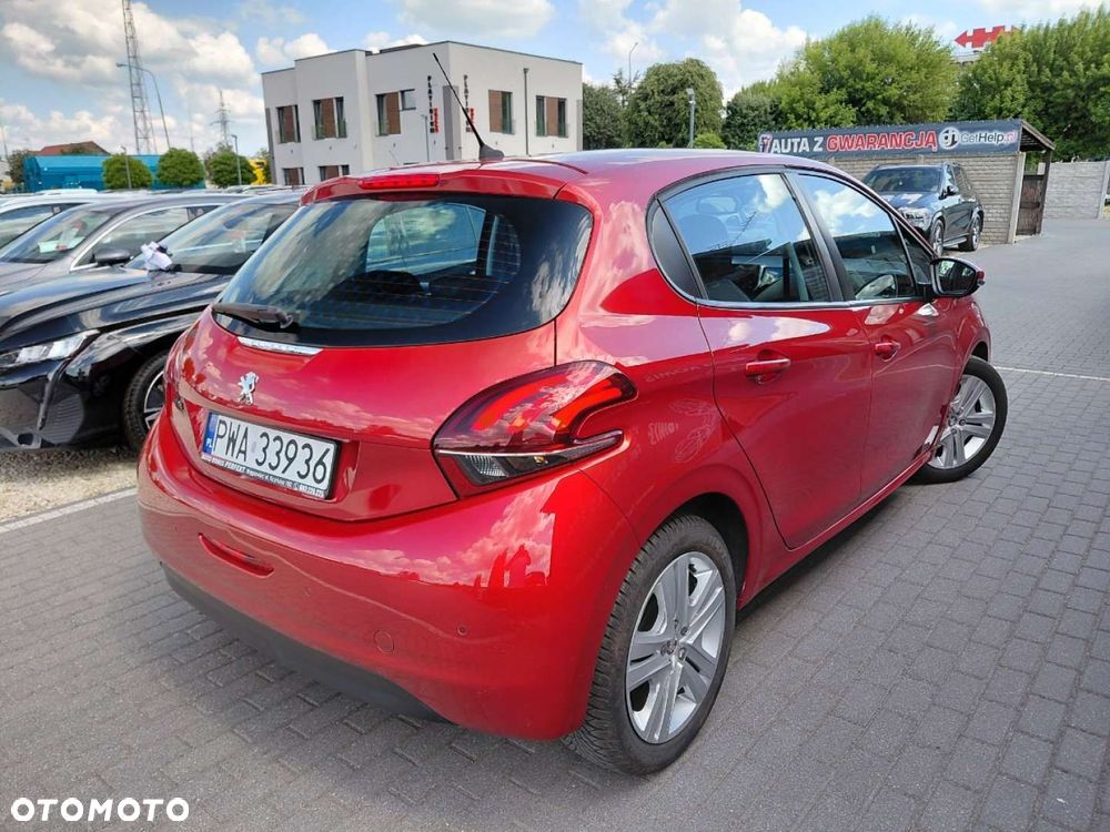 Peugeot 208 - 8