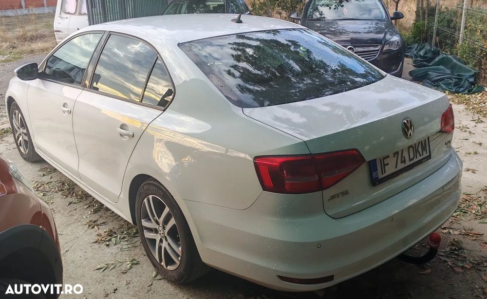 Volkswagen Jetta - 1