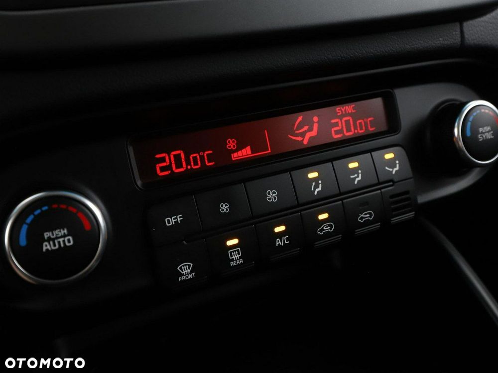 Kia Carens 1.6 GDI Dream-Team Edition - 27