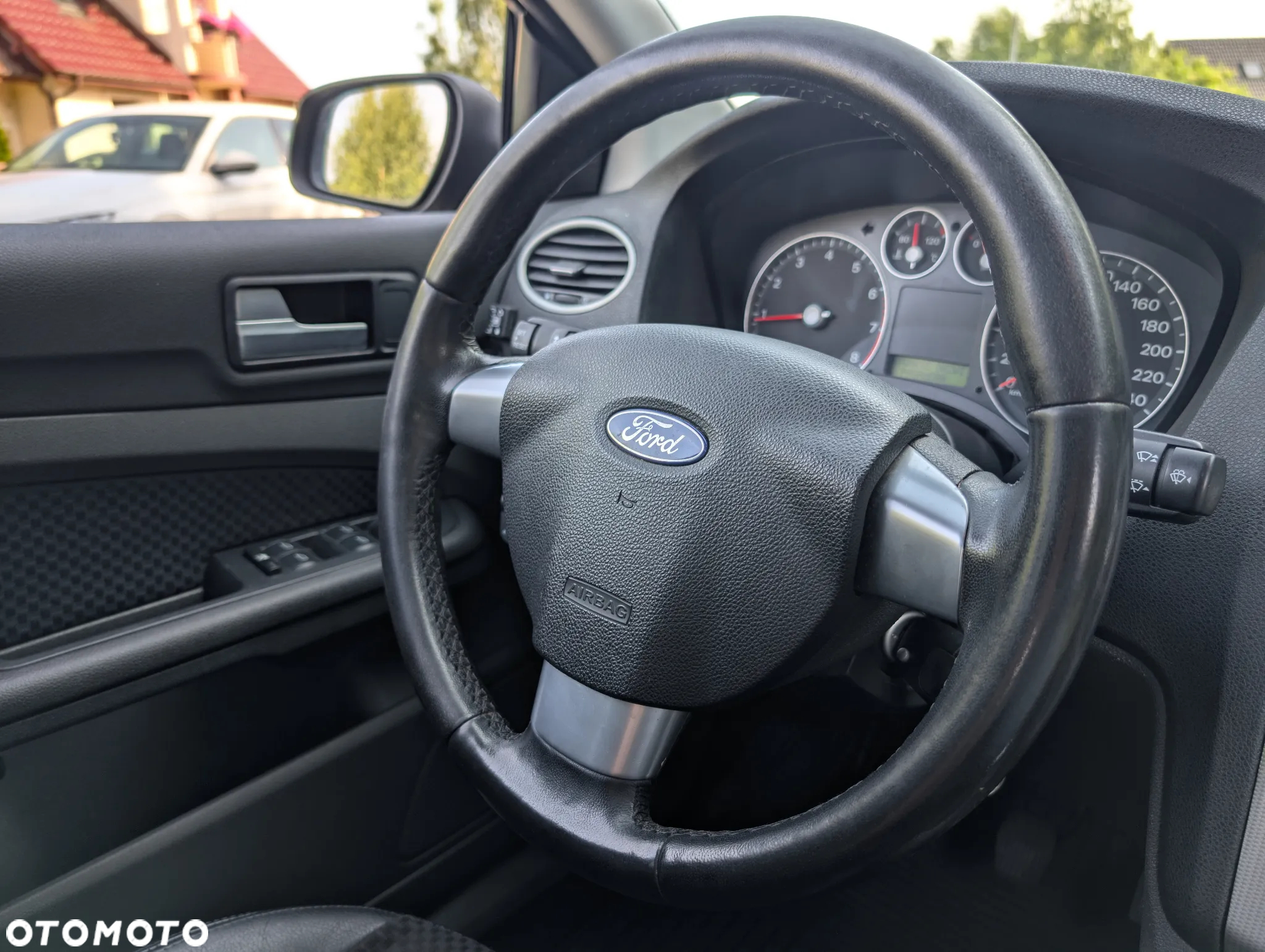 Ford Focus 1.6 16V Ghia - 11