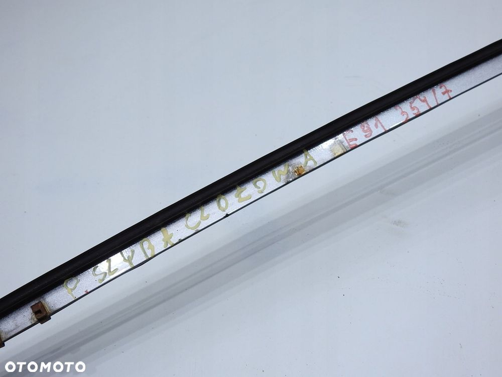 LISTWA SZYBY CZOŁOWEJ PRAWA 354/7 BMW E90 E91 - 5