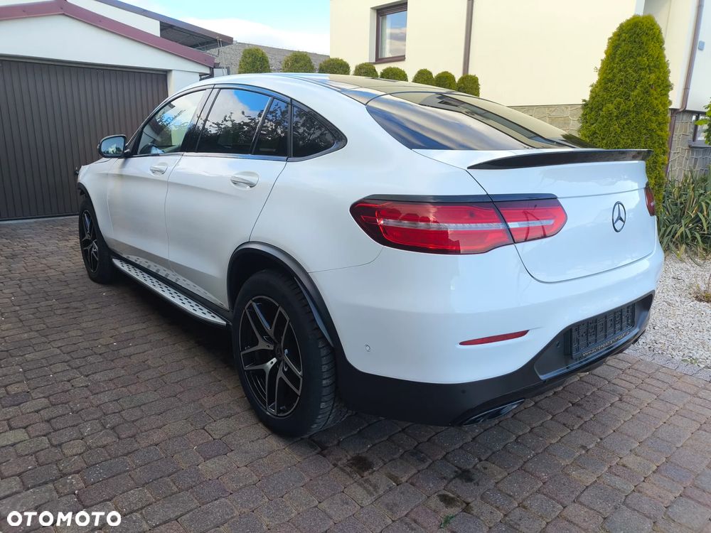Mercedes-Benz GLC 300 4Matic 9G-TRONIC AMG Line - 2