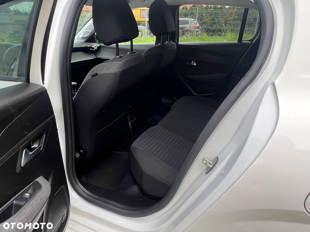 Peugeot 208 - 22