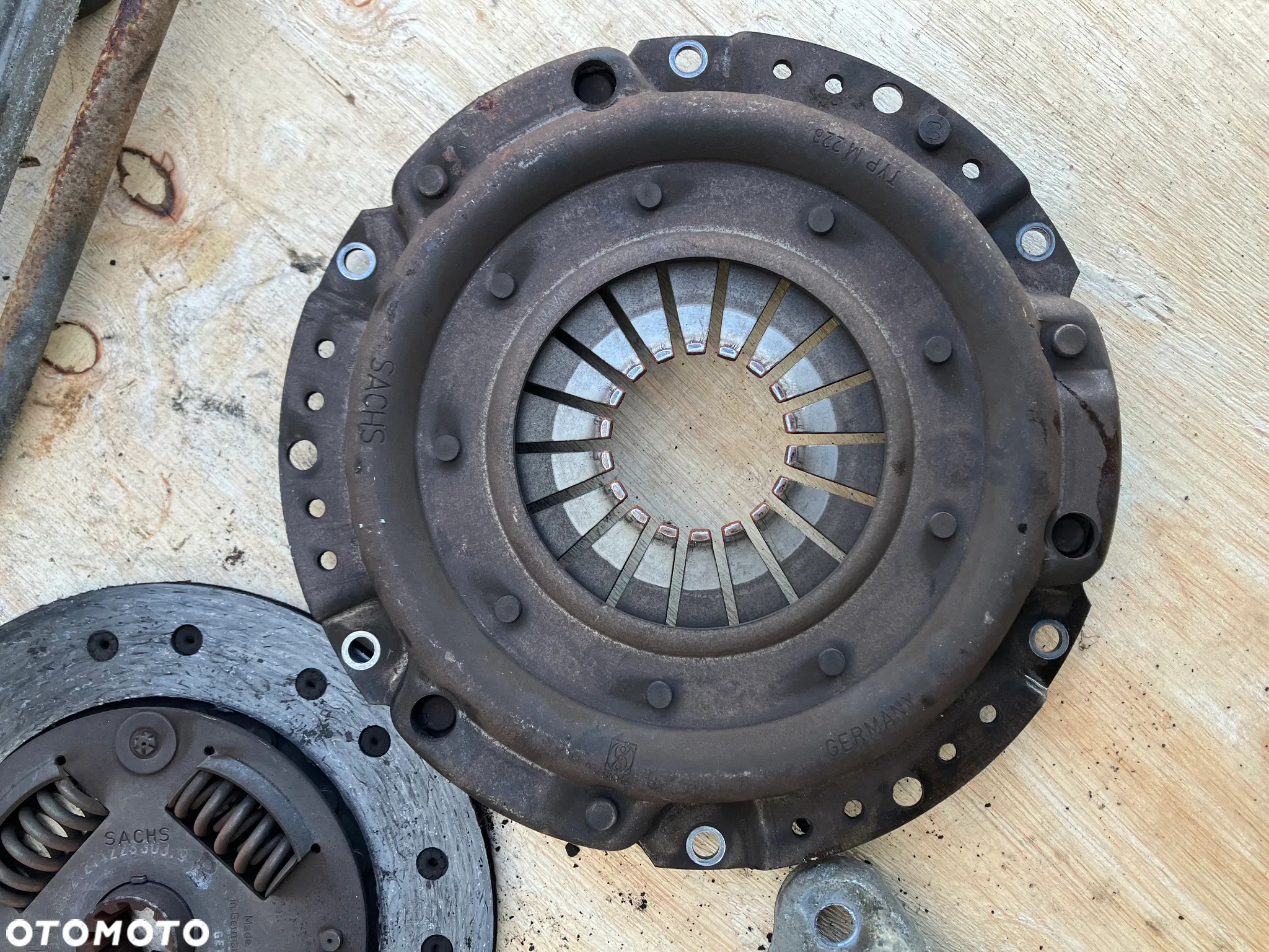 SKRZYNIA SPRZEGŁO BMW E34 M50 JEDNOMAS SZTYWNE KOŁO ZAMACHOWE M50 B20 B25 WYBIERAK ŁAPA SKRZYNI WAŁ PRZEKŁADKA AUTOMATU 1221934 1139036 1221676 - 3