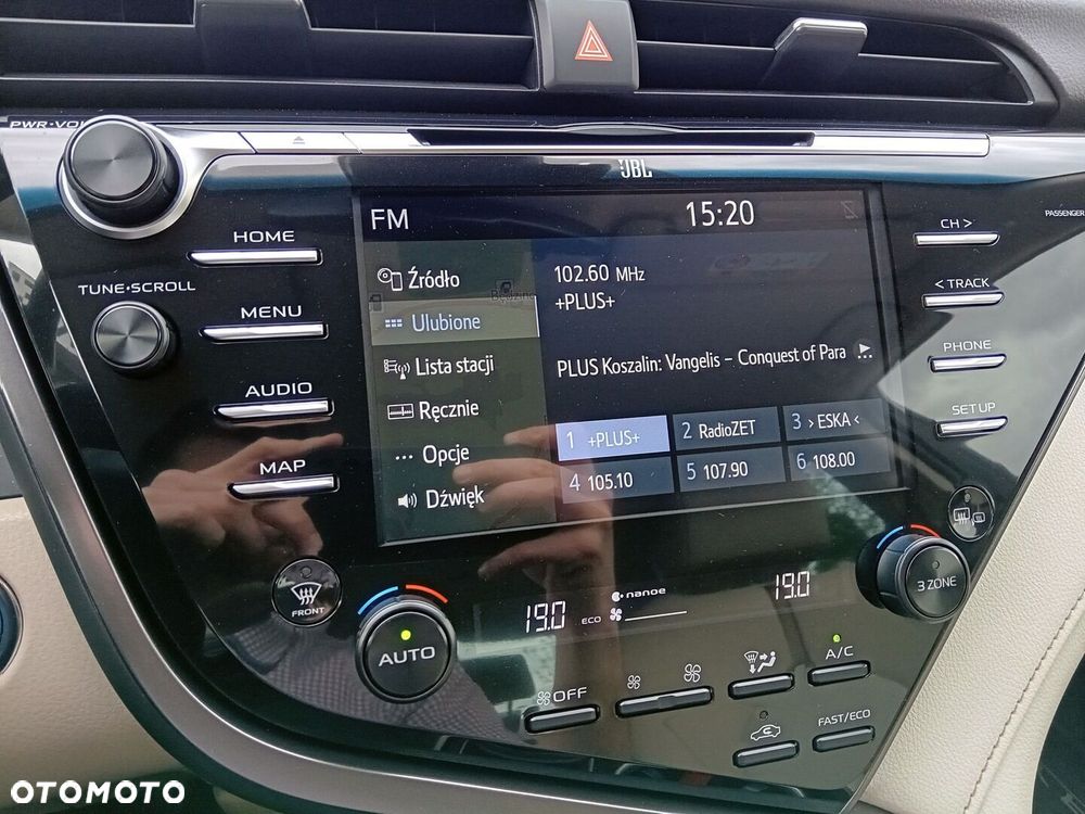 Toyota Camry 2.5 Hybrid Executive CVT - 16