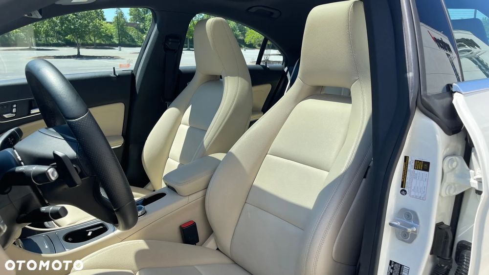 Mercedes-Benz CLA 250 7G-DCT - 12