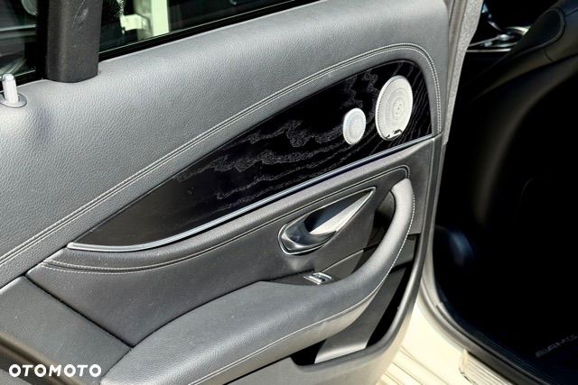 Mercedes-Benz Klasa E 400 4-Matic 9G-TRONIC - 27