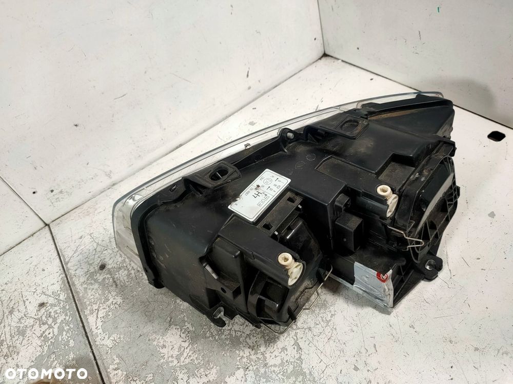 lampa przód prawa audi a4 b6 - 7