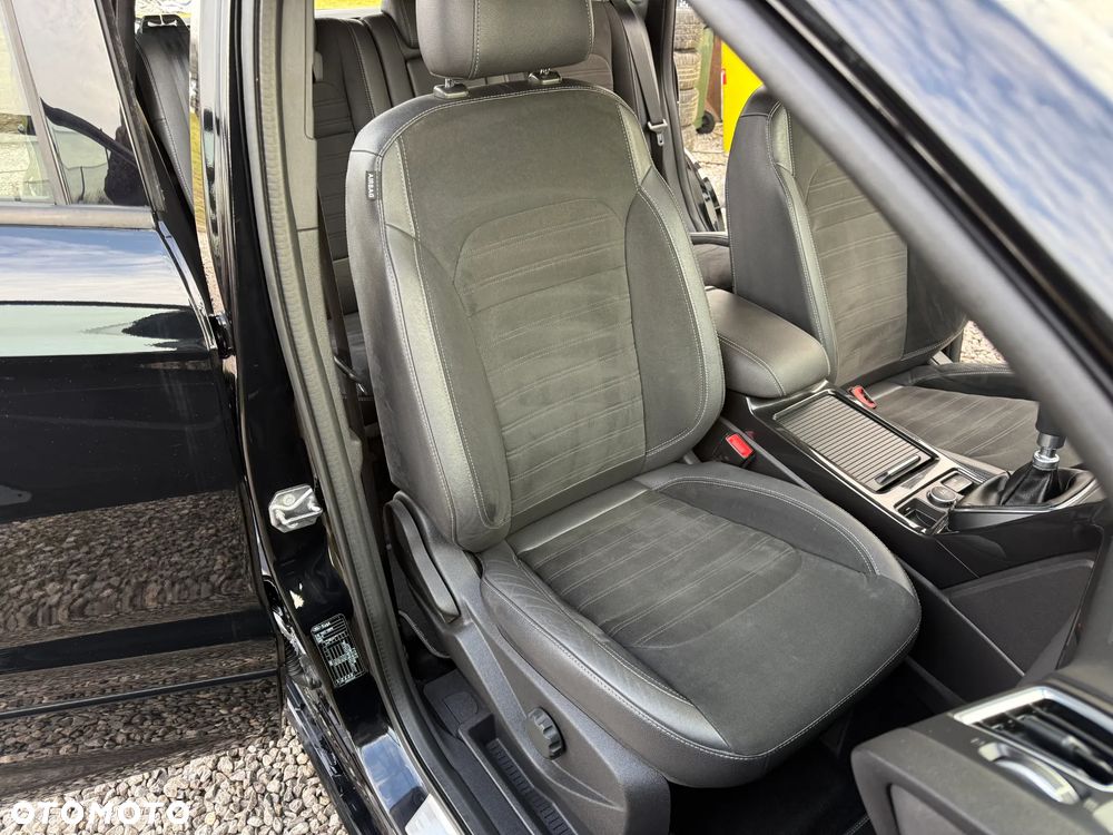 Ford Kuga 2.0 TDCi 2x4 ST-Line - 22