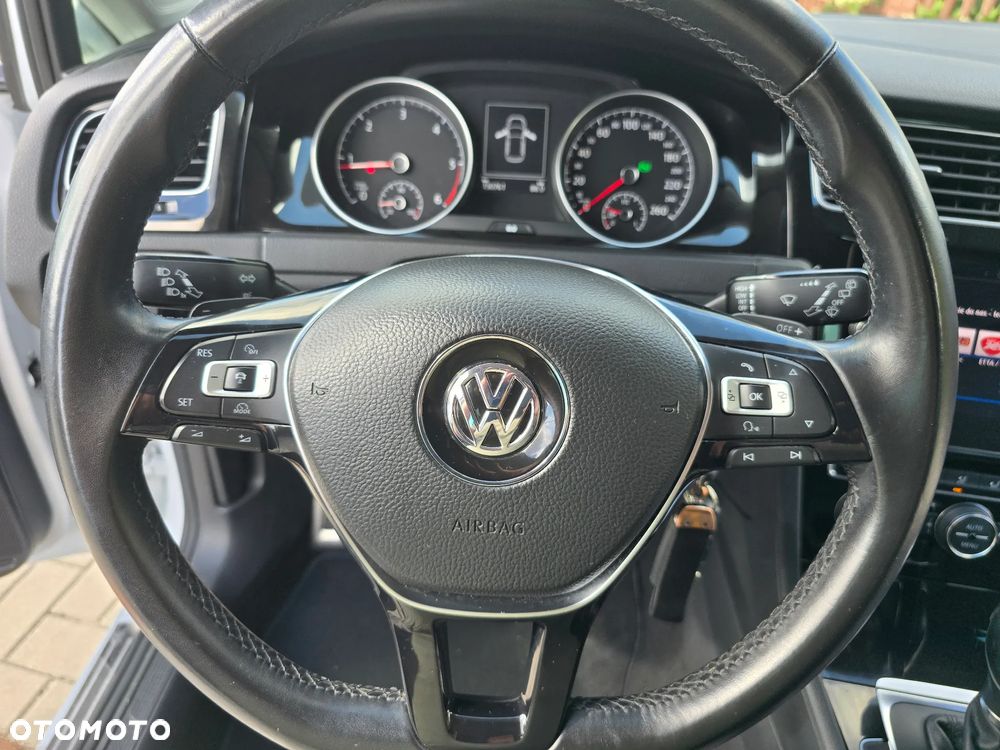 Volkswagen Golf - 26