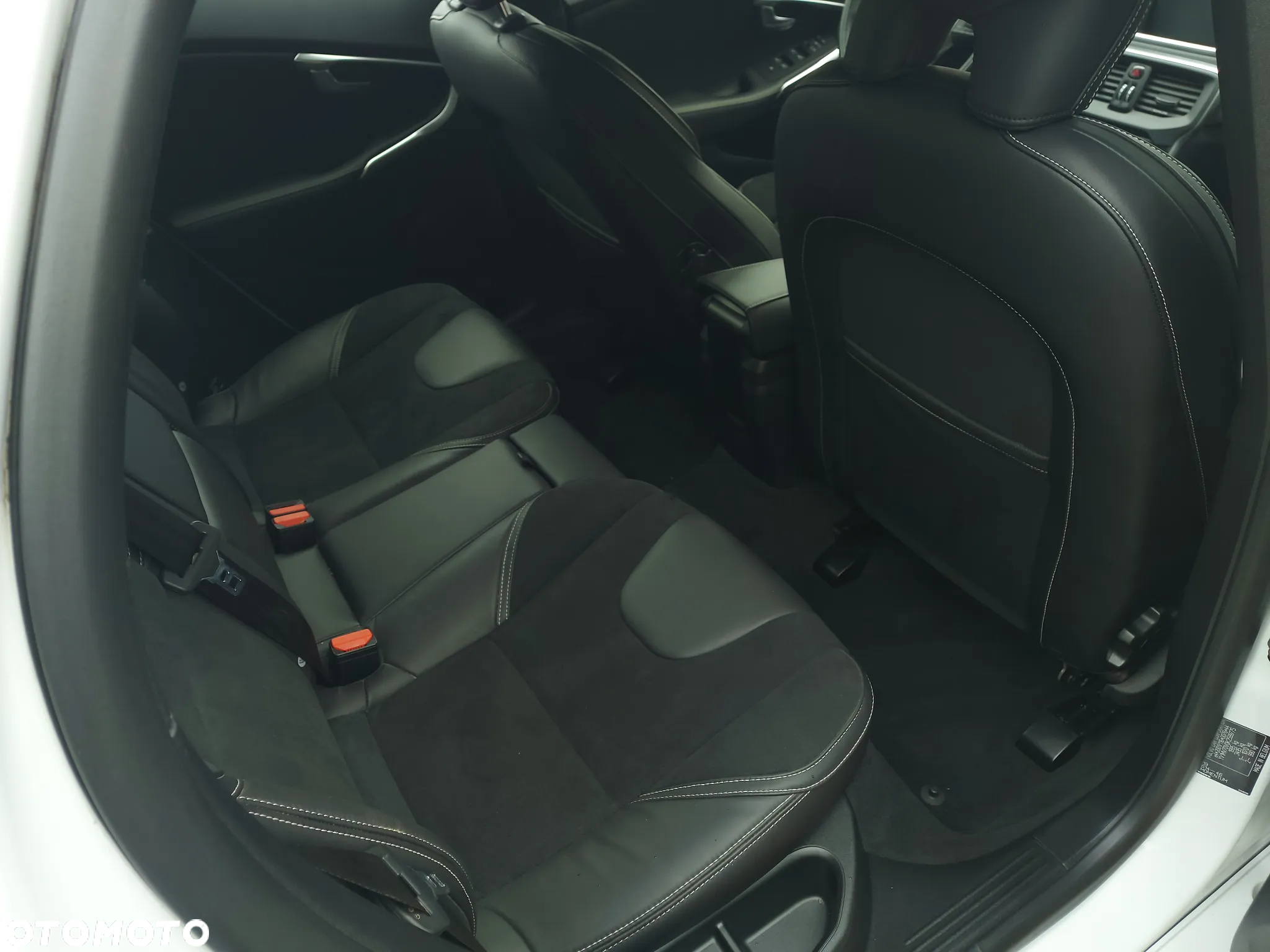 Volvo V40 D2 Geartronic RDesign - 19