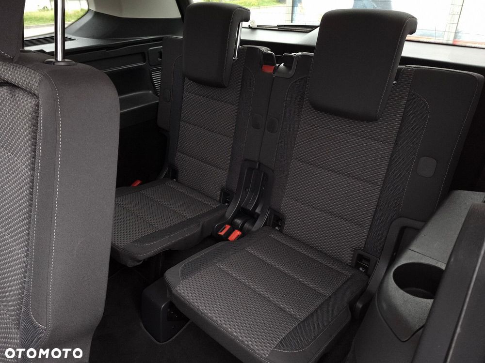 Volkswagen Touran - 14