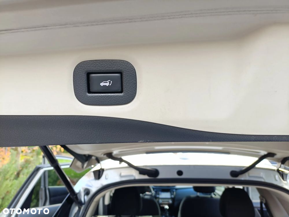 Nissan X-Trail 2.0 dCi N-Connecta 4WD 7os - 23