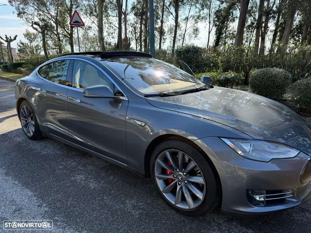 Tesla Model S - 3