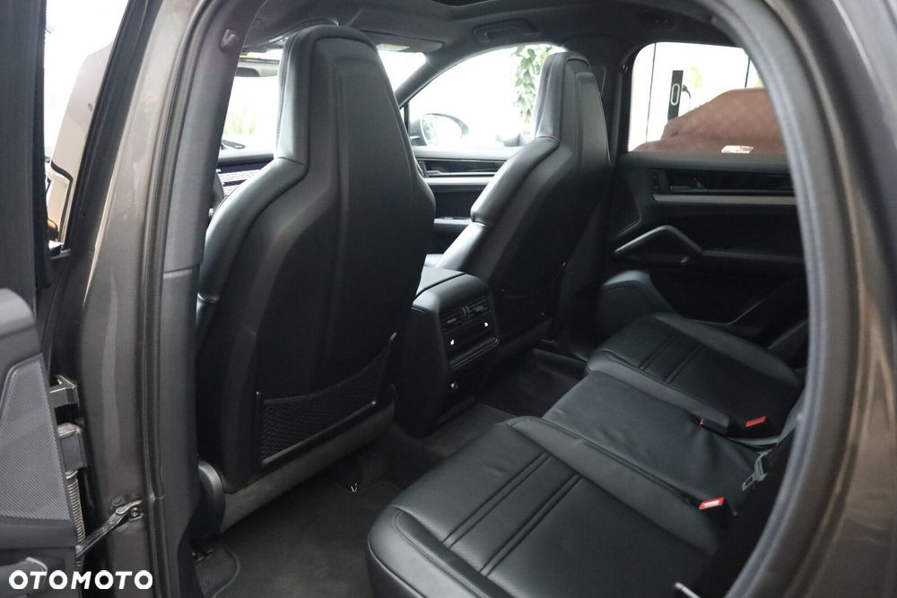 Porsche Cayenne - 22