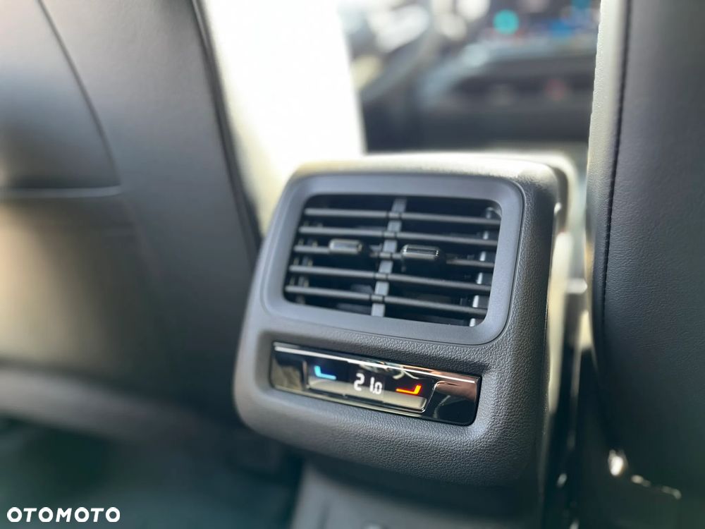 Volkswagen T-Roc 1.5 eTSI OPF DSG R-Line - 18