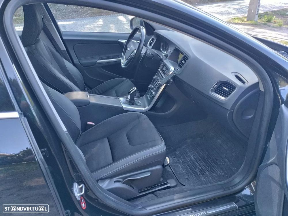 Volvo V60 2.0 D4 Momentum Eco Geartronic - 19
