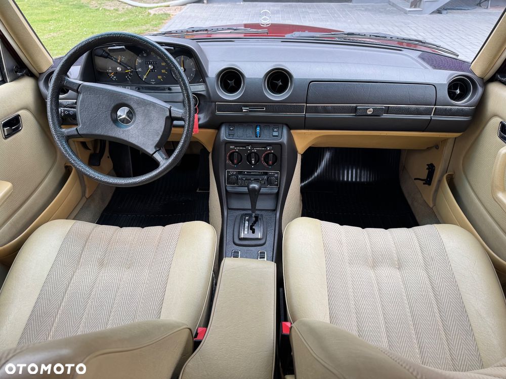 Mercedes-Benz W123 - 38