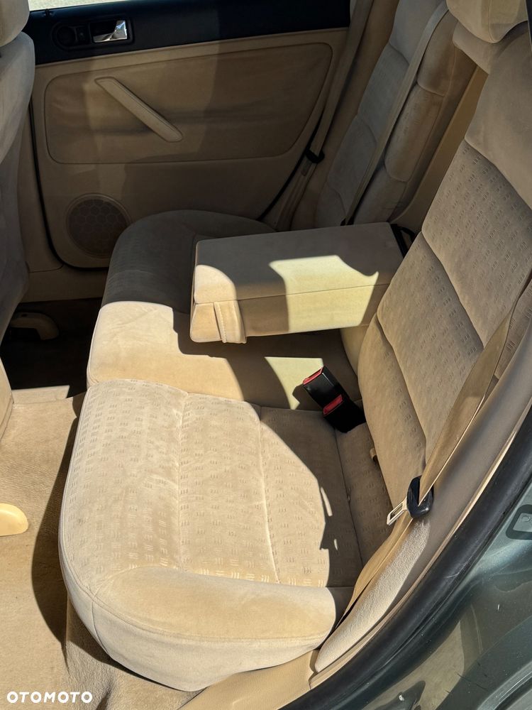 Volkswagen Passat 1.9 TDI Highline - 18