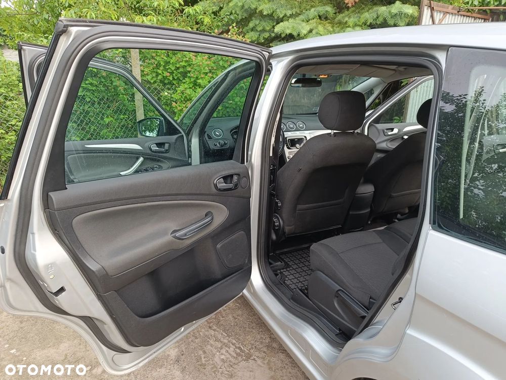 Ford S-Max - 13