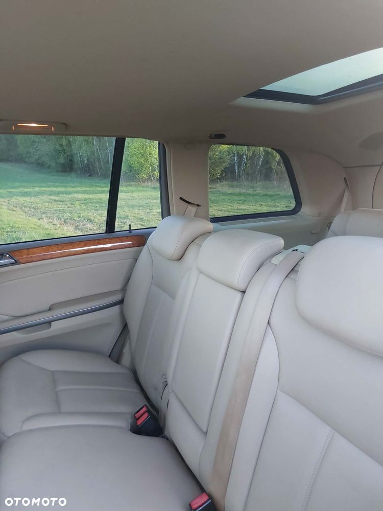 Mercedes-Benz GL - 13