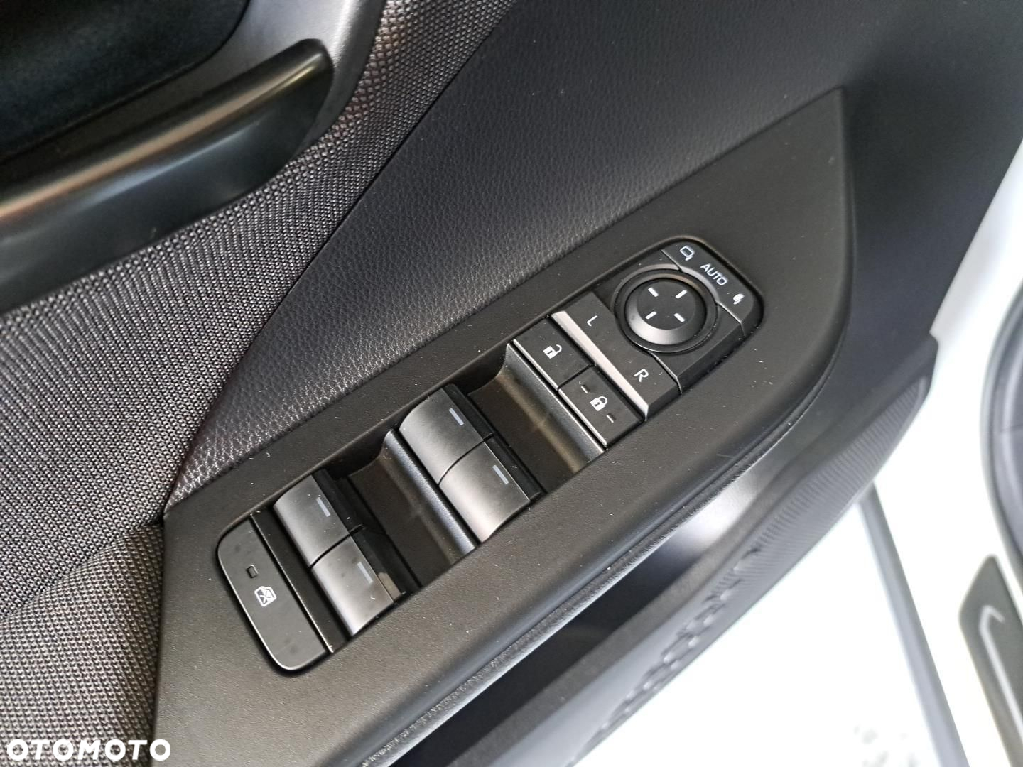 Toyota C-HR - 29