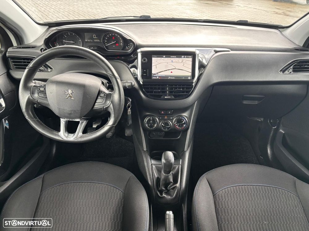 Peugeot 208 1.2 PureTech Signature - 9