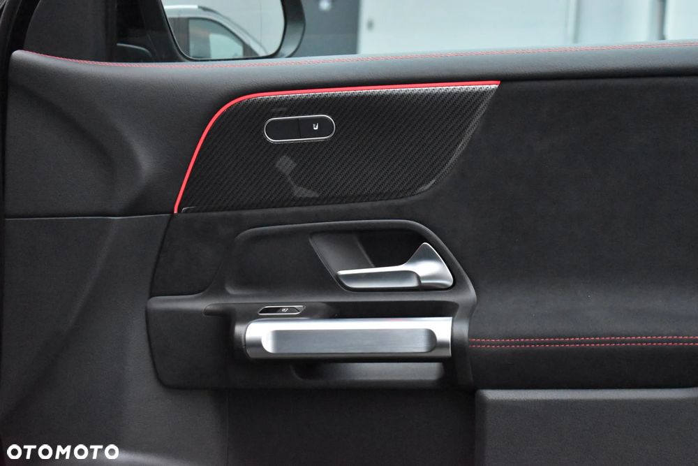 Mercedes-Benz GLB - 19